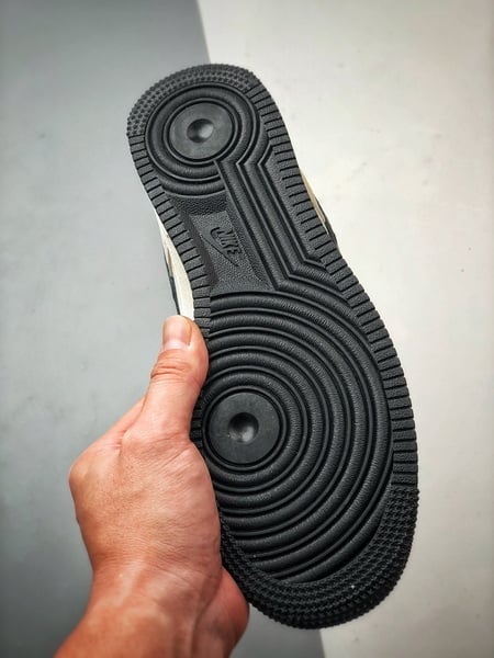 Stussy x Air Force 1 Low Creme e Preto - Vista 4