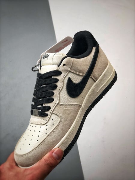 Stussy x Air Force 1 Low Creme e Preto - Vista 5
