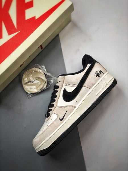 Stussy x Air Force 1 Low Branco e Preto - Vista 8