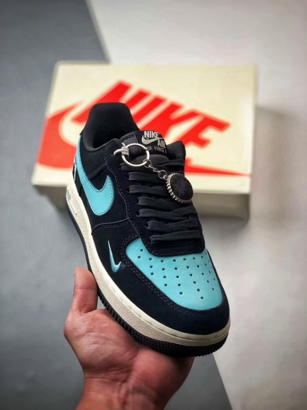 Stussy x Air Force 1 Low Camurça Preto e Azul