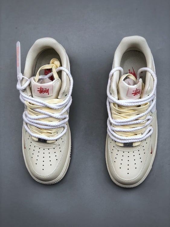 Stussy x Nike Air Force 1 Low 07 - Vista 6