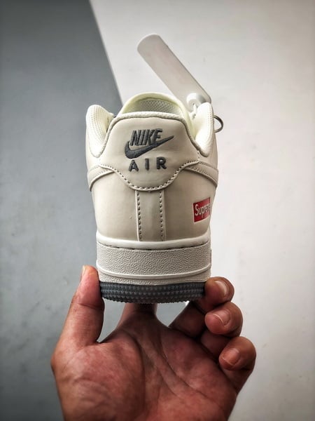 Sup x Air Force 1 Low Branco e Cinzento Gradiente Três Ganchos - Vista 3