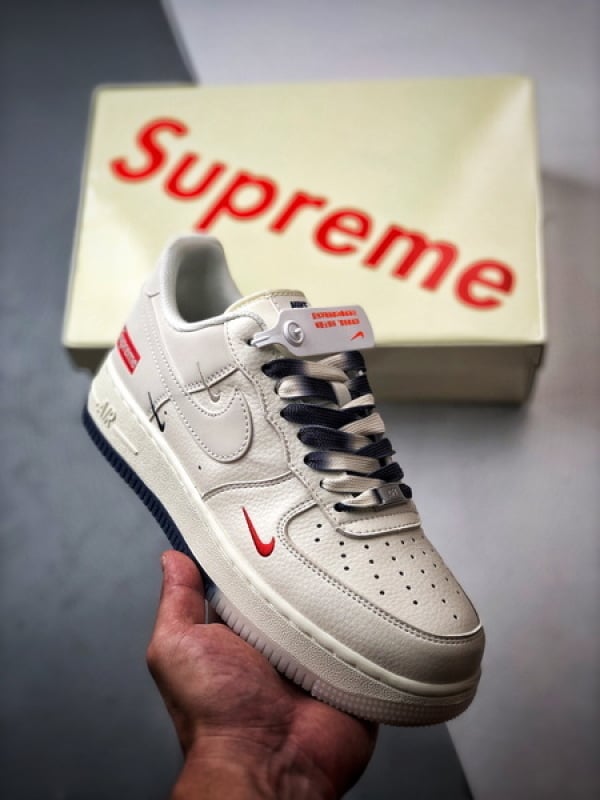 Sup x Air Force 1 Low Branco e Azul Gradiente com Três Ganchos