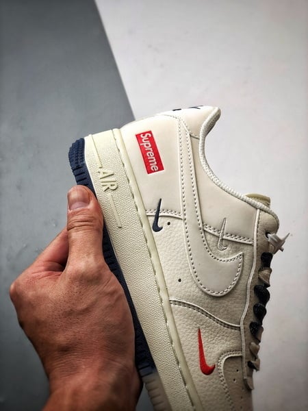 Sup x Air Force 1 Low Branco e Azul Gradiente com Três Ganchos - Vista 2