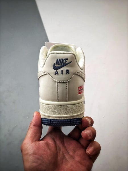 Sup x Air Force 1 Low Branco e Azul Gradiente com Três Ganchos - Vista 3