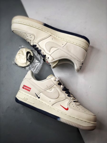 Sup x Air Force 1 Low Branco e Azul Gradiente com Três Ganchos - Vista 6