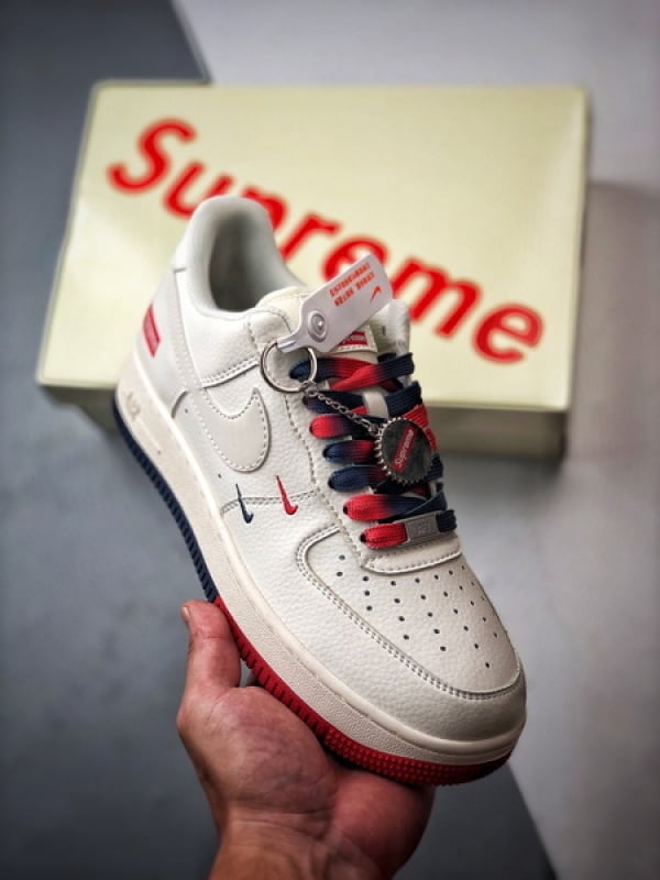 Sup x Air Force 1 Low Branco, Azul e Vermelho - Vista 1