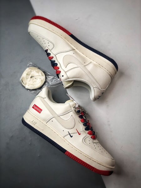 Sup x Air Force 1 Low Branco, Azul e Vermelho - Vista 6