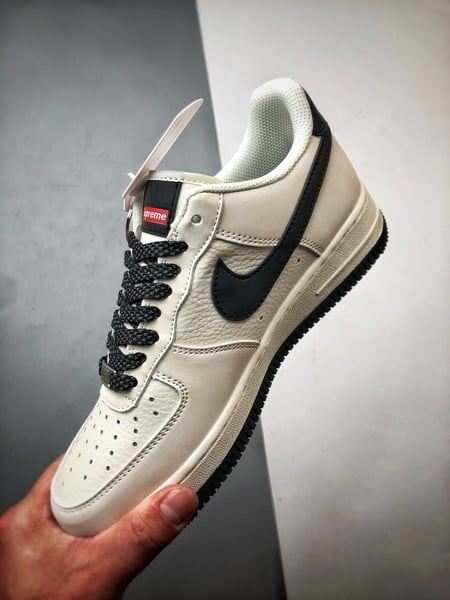 Sup x Air Force 1 Low Branco e Preto Refletivo - Vista 5