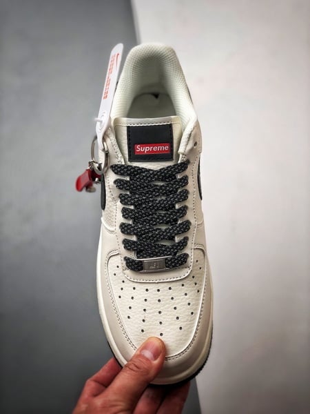 Sup x Air Force 1 Low Branco e Preto Refletivo - Vista 9