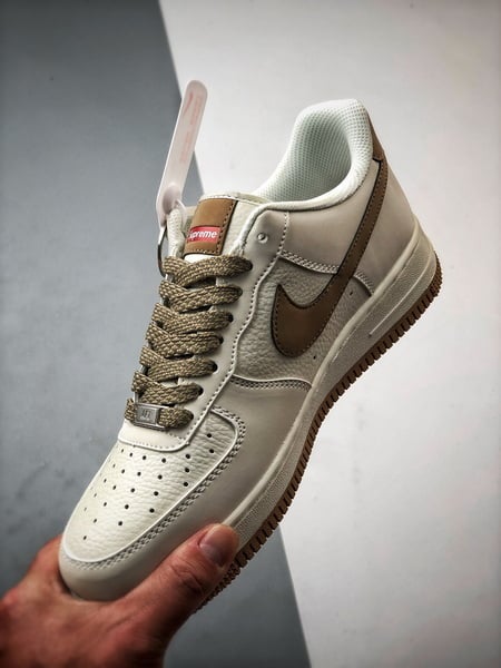 Sup x Air Force 1 Low Creme e Caqui 3M - Vista 5