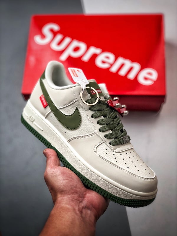 Sup x Air Force 1 Low Creme e Verde 3M
