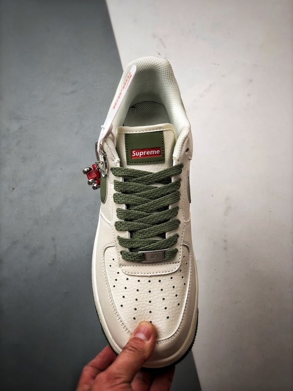 Sup x Air Force 1 Low Creme e Verde 3M - Vista 9