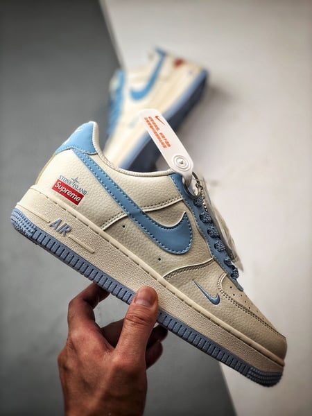 Sup x Air Force 1 Low Branco e Azul - Vista 7
