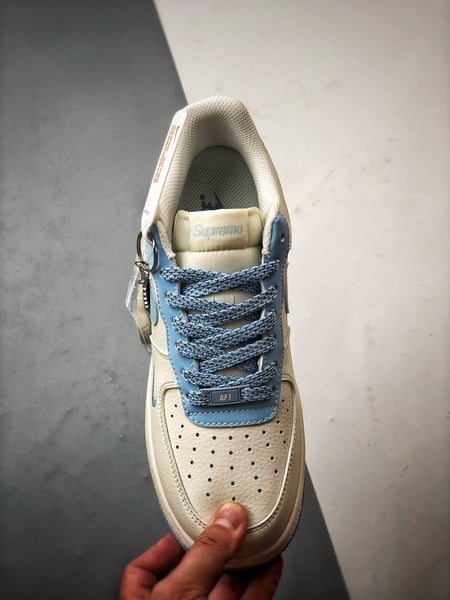 Sup x Air Force 1 Low Branco e Azul - Vista 9