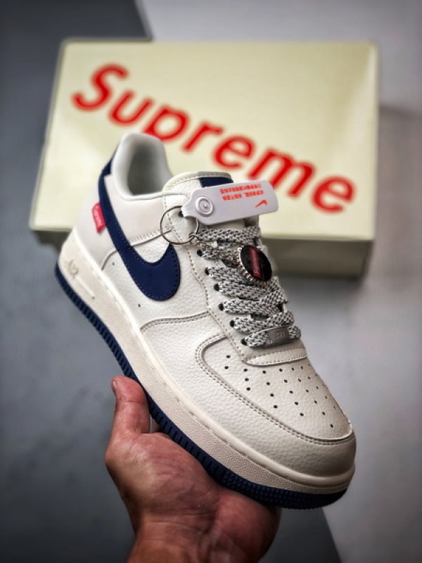 Sup x Air Force 1 Low Off-White e Azul Escuro 3M