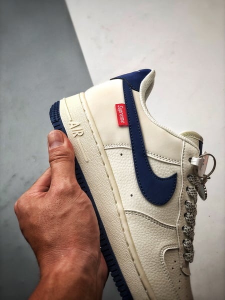 Sup x Air Force 1 Low Off-White e Azul Escuro 3M - Vista 2