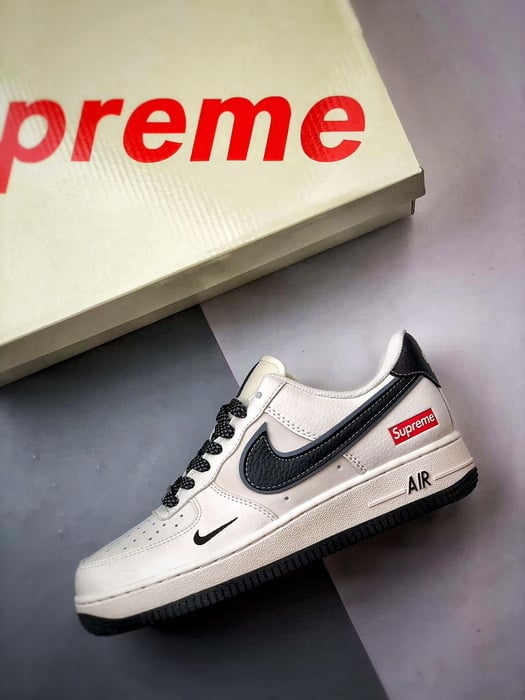 Sup x Nike Air Force 1 Low Bege e Preto - Vista 8