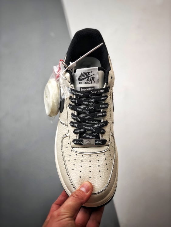 Sup x Air Force 1 Low Colaboração Creme e Preto - Vista 9