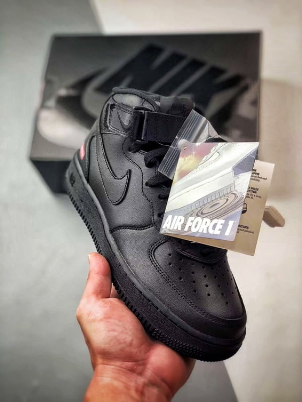 Sup x Air Force 1 Mid Preto - Vista 1