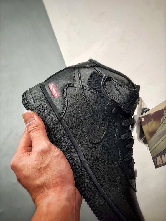 Sup x Air Force 1 Mid Preto - Vista 2