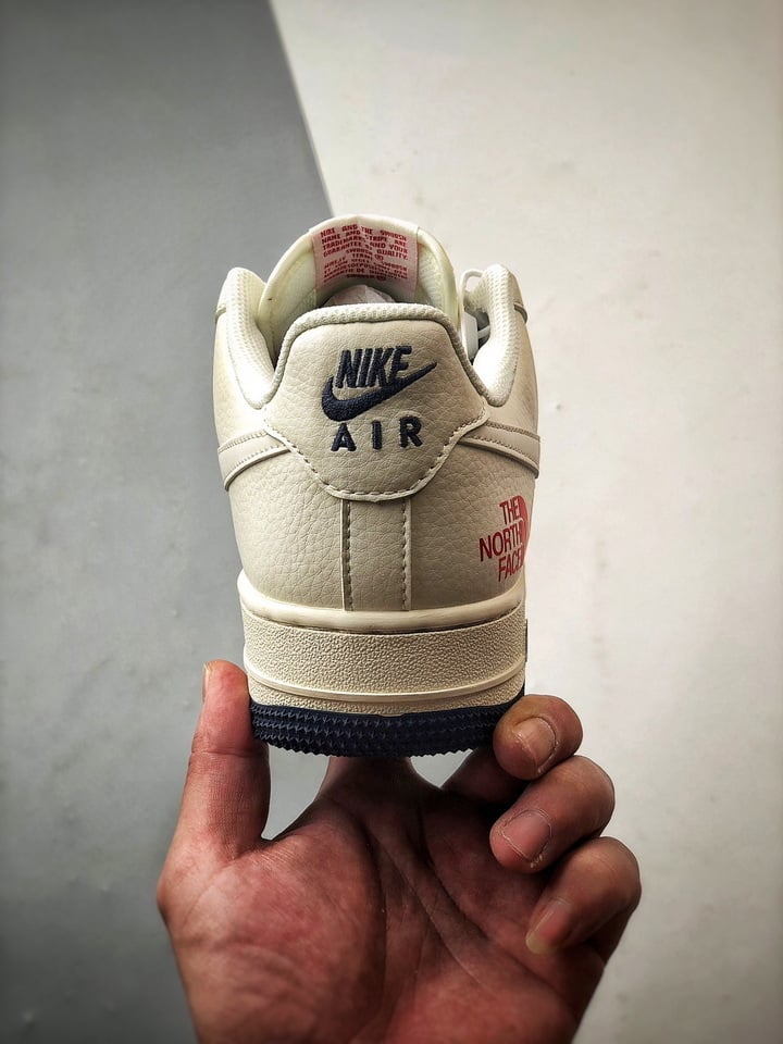 TNF x Nike Air Force 1 Low Azul e Vermelho - Vista 3