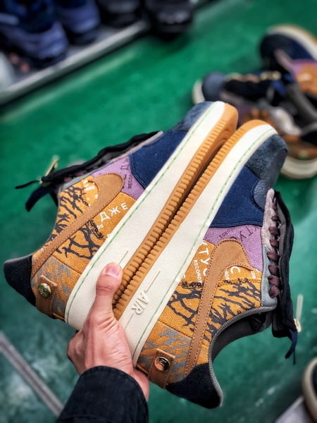 Travis Scott x Air Force 1 Low - Vista 5