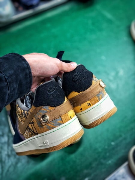 Travis Scott x Air Force 1 Low - Vista 6