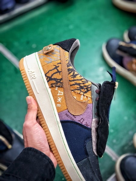 Travis Scott x Air Force 1 Low - Vista 7