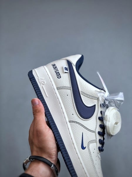 Undefeated x Nike Air Force 1 Low - Vista 5