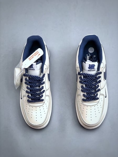 Undefeated x Nike Air Force 1 Low - Vista 6