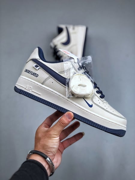 Undefeated x Nike Air Force 1 Low - Vista 7