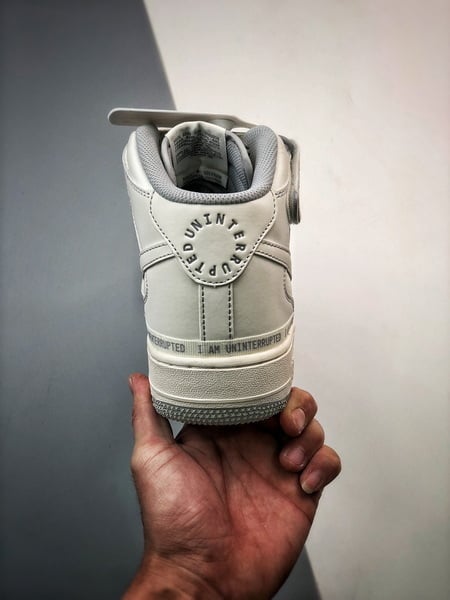 Uninterrupted x Air Force 1 MORE THAN - Vista 2