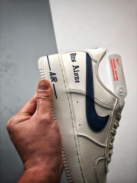 Vlone x Air Force 1 Low Bege e Azul - Vista 2