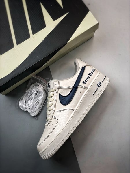 Vlone x Air Force 1 Low Bege e Azul - Vista 8