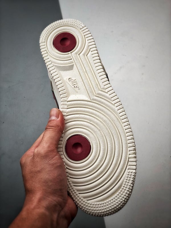 Vlone x Air Force 1 Low Creme e Vinho - Vista 4