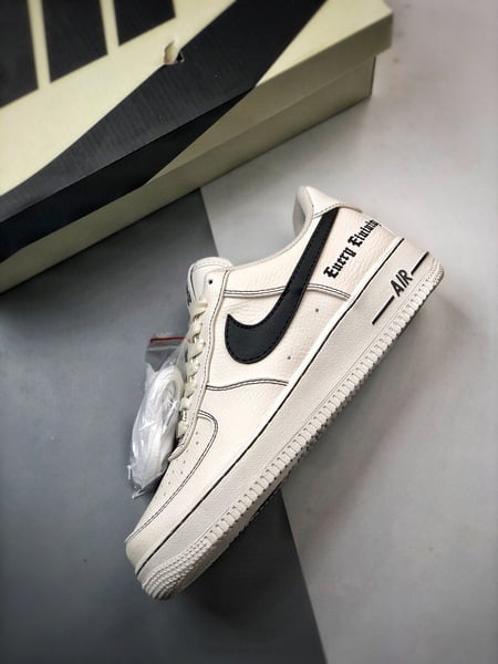 Vlone x Air Force 1 Low Bege e Preto - Vista 8