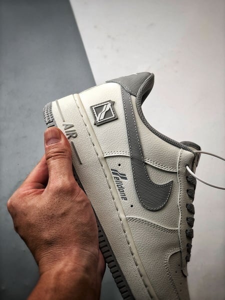 Welldone x Air Force 1 Low Branco e Cinza - Vista 2