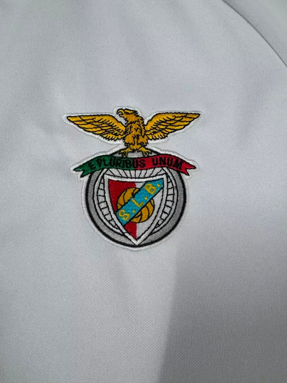 T-Shirt Branca SL Benfica x adidas Originals 2026/2027 - Vista 2