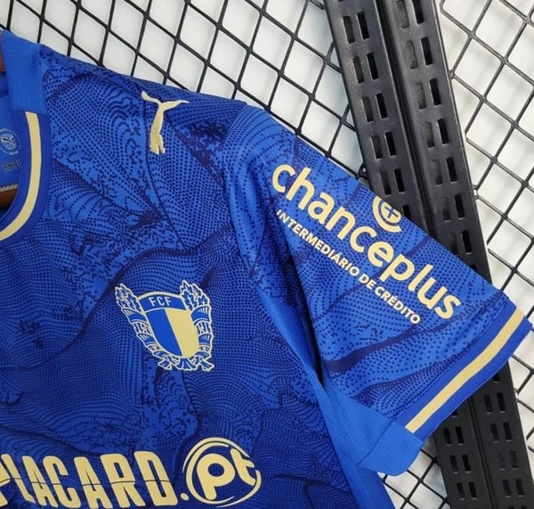 Camisola F.C. Famalicão Secundária 25/26 - Vista 3