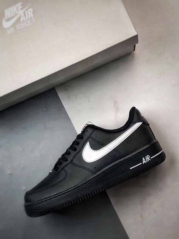 Air Force 1 '07 Low Preto e Branco - Vista 5