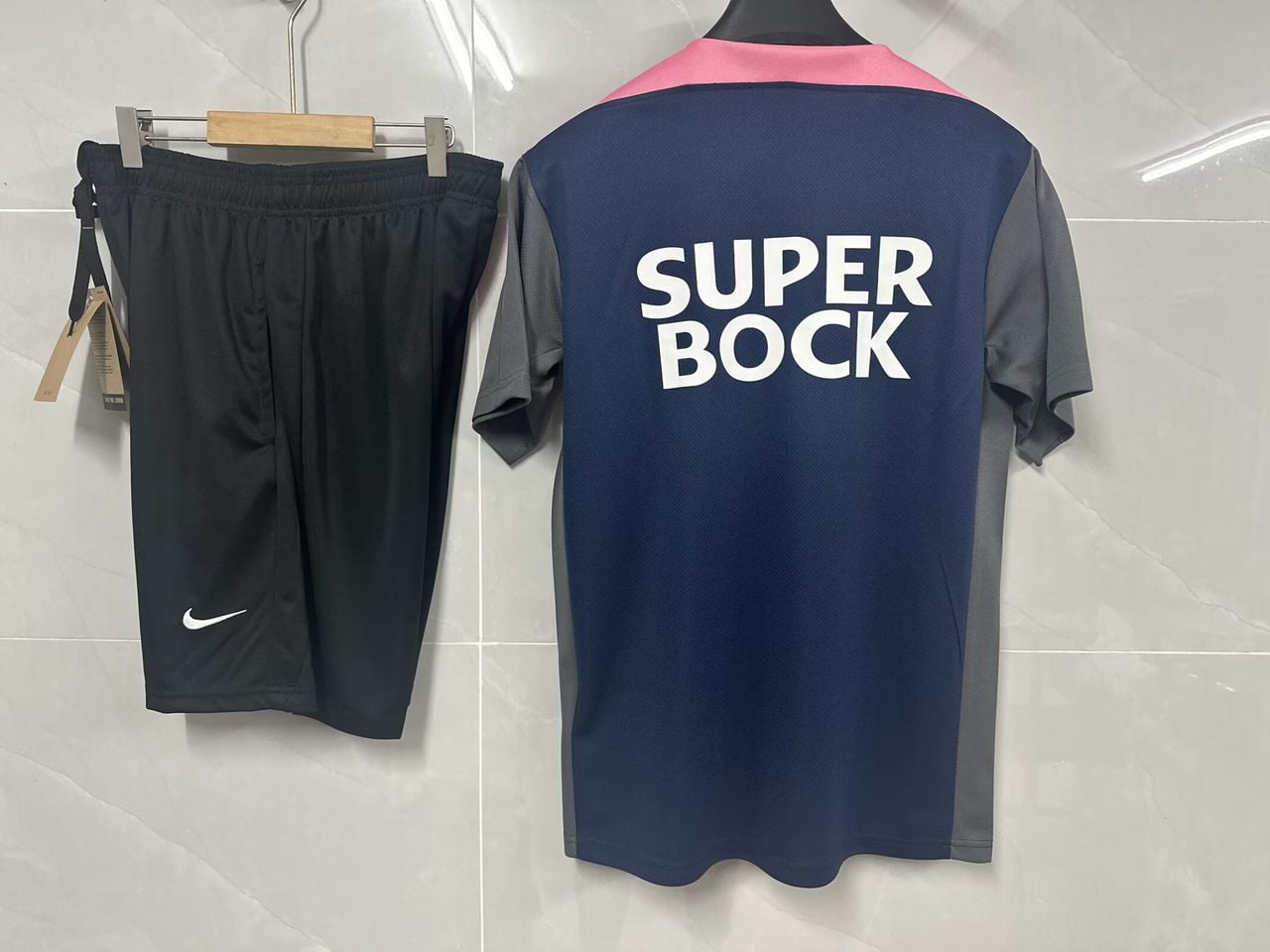 Sporting KIT Treino Staff 25/26 - Vista 2