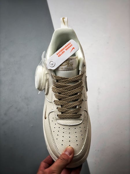 Air Force 1 '07 Low Creme e Castanho - Vista 2