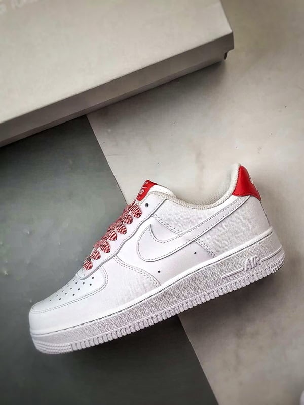 Air Force 1 '07 Low Branco e Vermelho - Vista 3