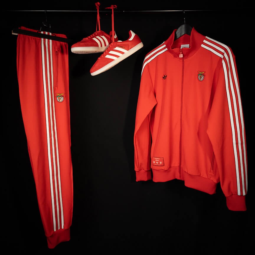 Jogador Benfica com Casaco Retro