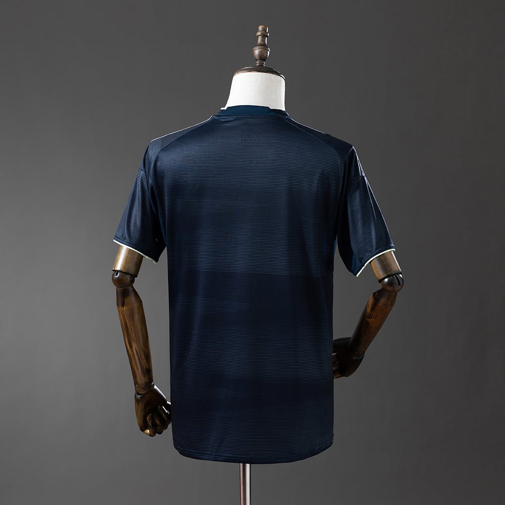 Camisola II do Real Madrid 2025/26 - Vista 2