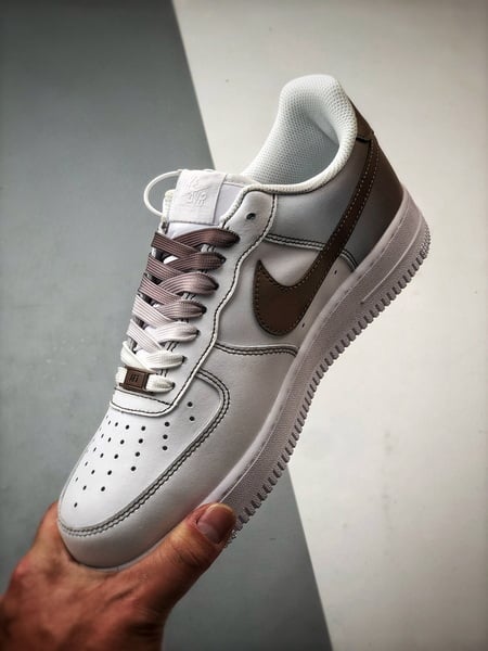 Air Force 1 '07 Low Castanho e Branco Gradiente - Vista 5
