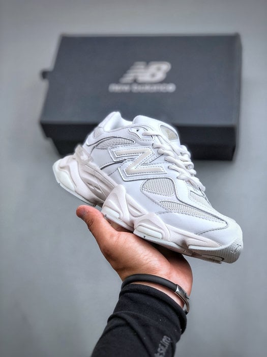 New Balance 9060 “Triple White” - Vista 1