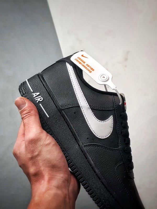 Air Force 1 '07 Low Preto e Branco - Vista 2