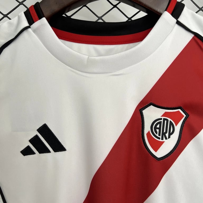 Kit Criança River Plate Principal 2025/26 - Vista 3